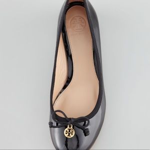 Tory Burch Chelsea Patent Charm Pump, Black